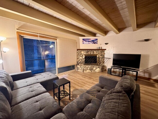 Building Photo - 3 Bedroom in Central Location in Incline!