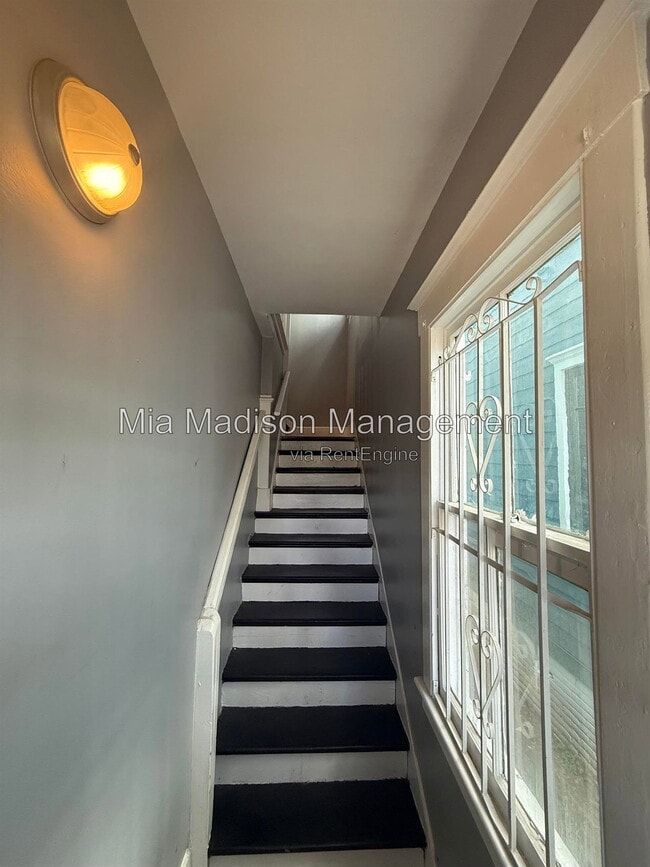 607 W 44th St