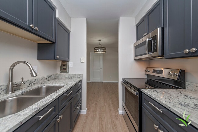 Kitchen - Day Heights Meadows