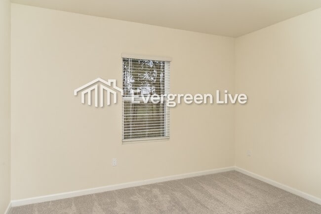 Photo - 169 Snowdrop Ave