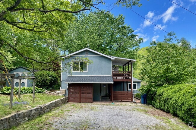 Building Photo - Charming Cottage Retreat in Gerton, NC! Rental
