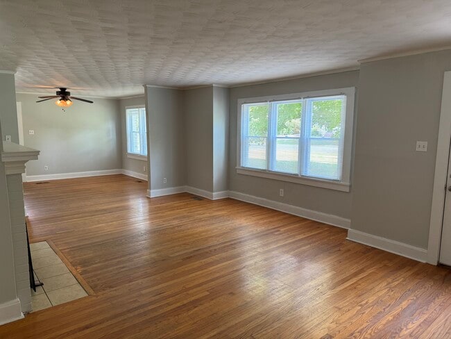 701 Greenlawn Ave