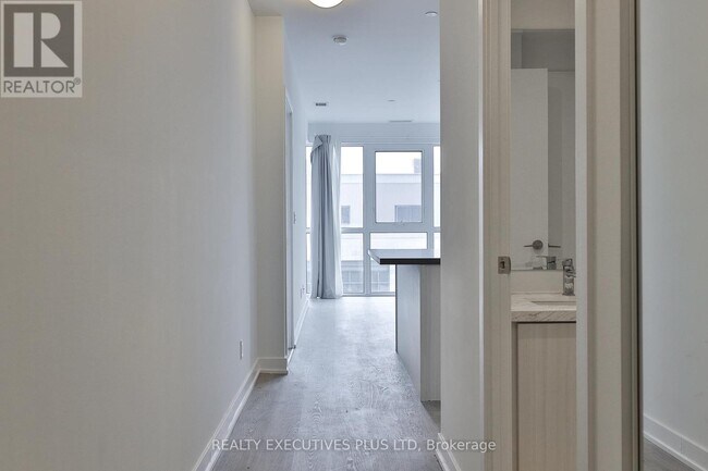 Photo - 501 St Clair Ave W Unit 424