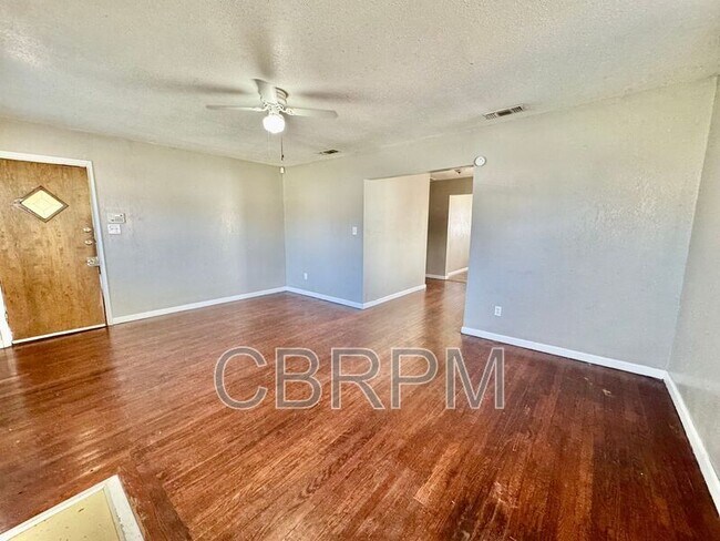 Photo - 2421 22nd St