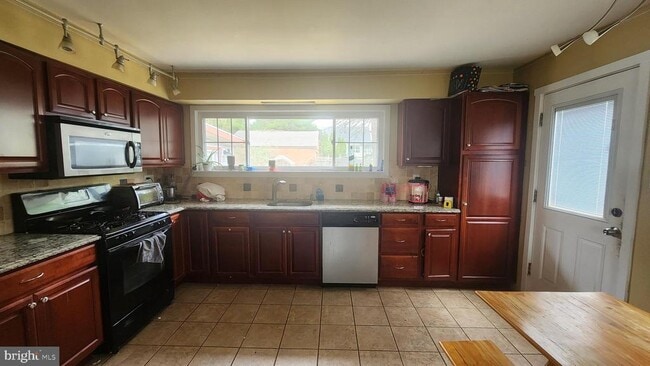 Building Photo - 804 Carpenter St