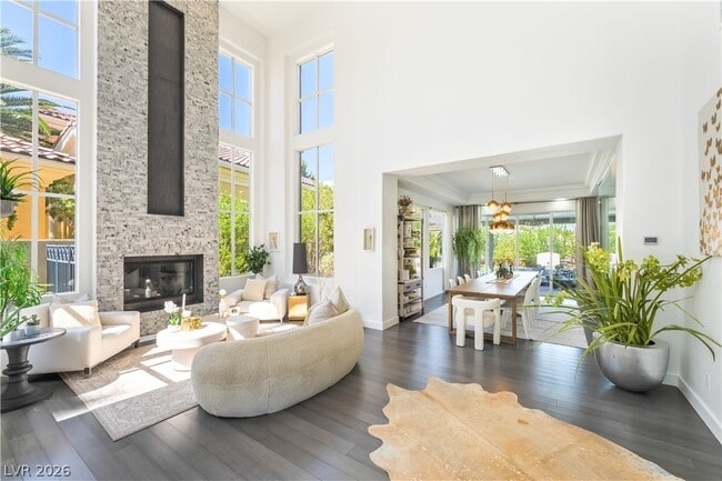 Photo - 9040 Thornbury Ln