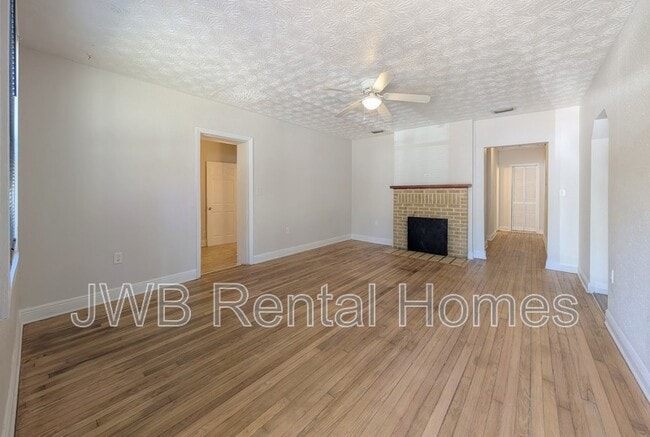 Photo - 44 W 55th St