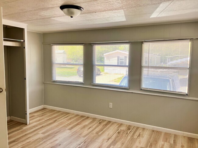 Photo - 43 Deerwood Park