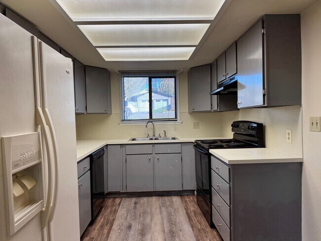 Photo - 16747 3rd Ave NE Unit 16747 3rd Ave NE #A Shoreline (lower)