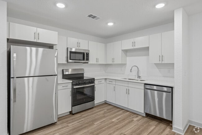 2BR, 2BA - 995SF - Kitchen