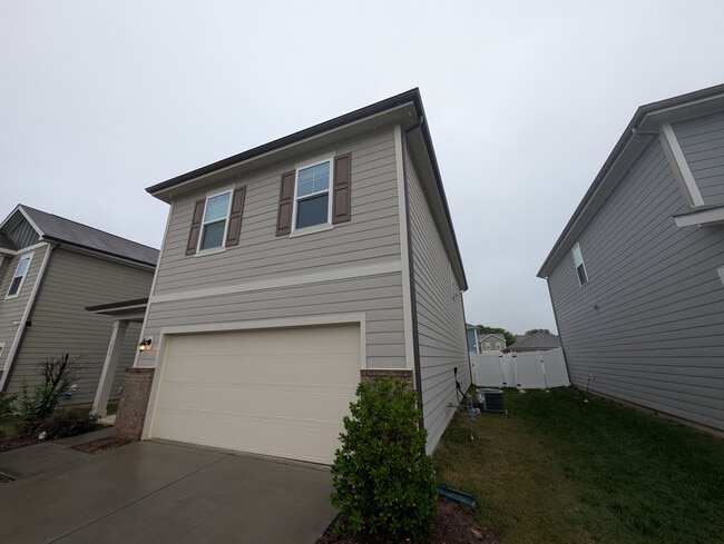 Photo - Room in House on Eastcott Ave