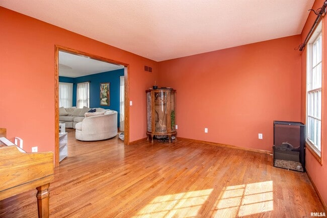 Photo - 1050 W Price St