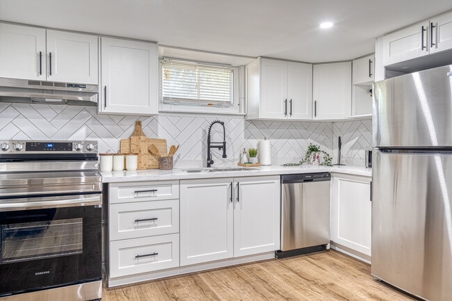 Photo - 23 Augusta Ave Unité 2