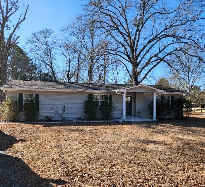 Charming One-Level Home in Columbiana! - Charming One-Level Home in Columbiana!