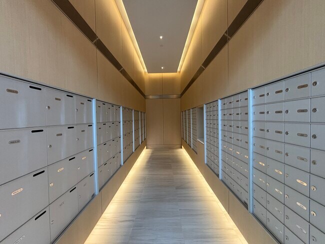 Photo - 4880 Lougheed Hwy