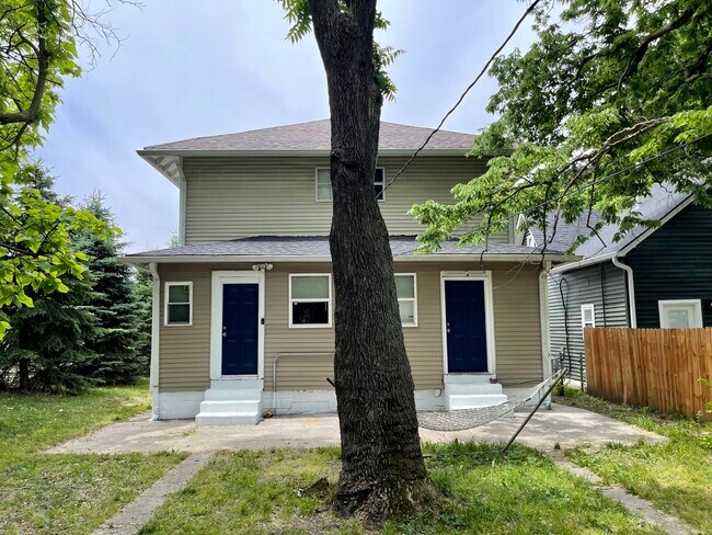 Back - 1029 N Keystone Ave Unidad 1029