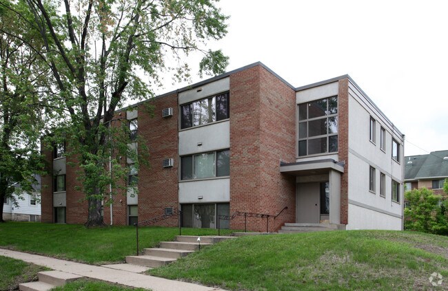 Foto principal - 4001 West 31st St. (Saint Louis Park)