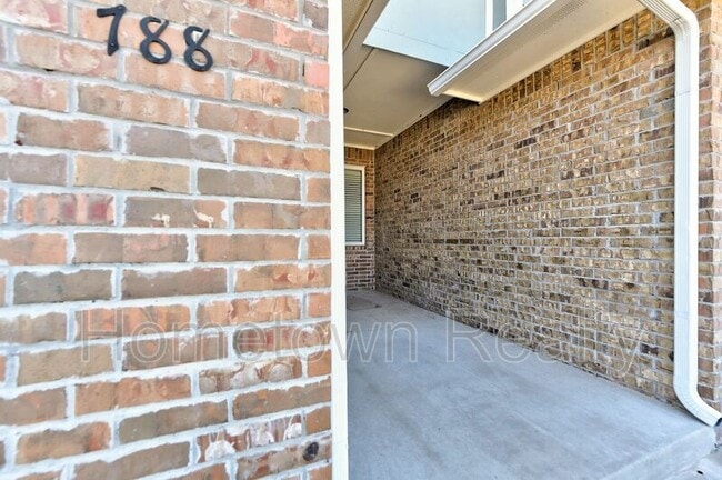 Photo - 788 SW 13th St