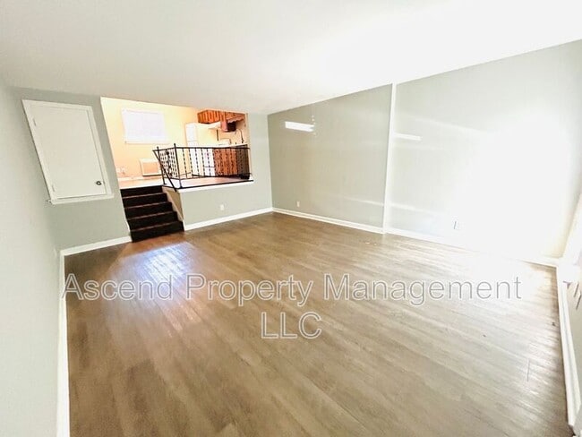 Photo - 557 Cranberry Way