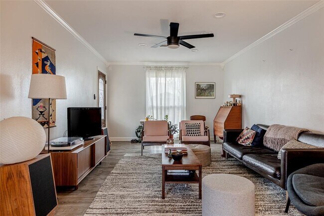 Photo - 2118 Fordham Ln