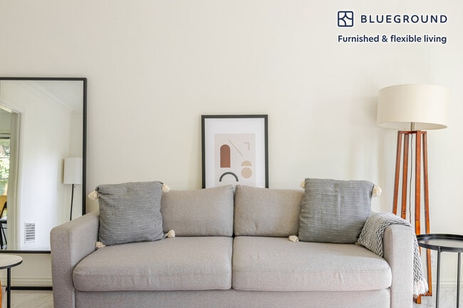 Photo - 136 S Roxbury Dr Unidad FL1-ID1364