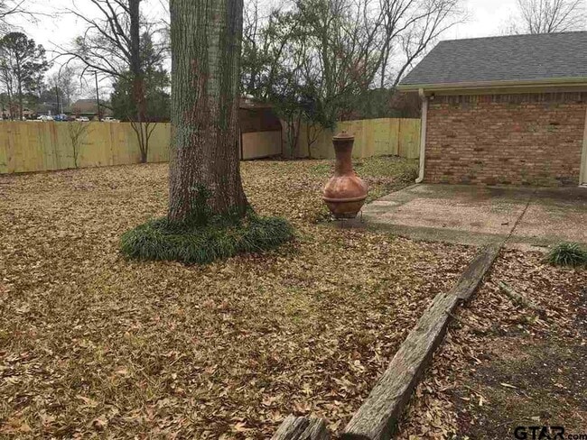 Building Photo - 1101 Balmoral Dr