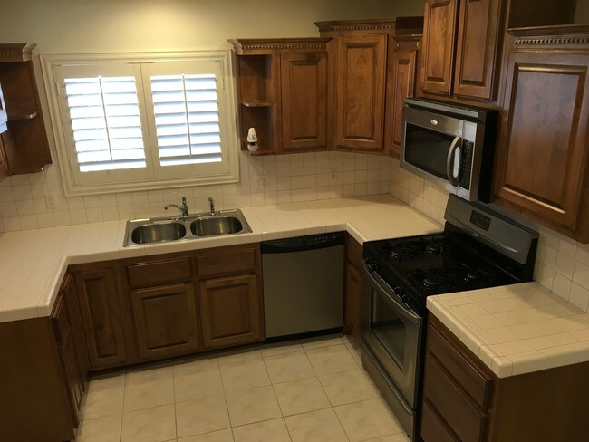 Photo - 923 Royal Oaks Dr