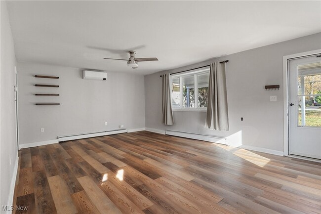 Photo - 728 E 343rd St