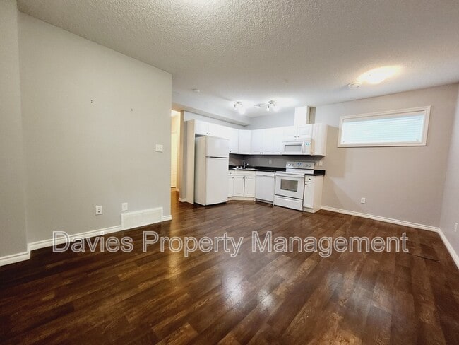 Photo - 21912-21990 90 Ave NW