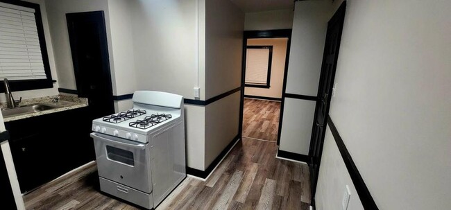 Photo - 949 Maple Ave