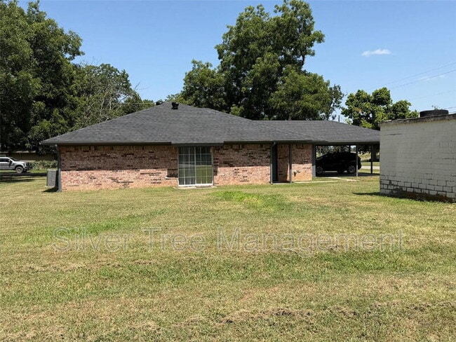 Building Photo - 204 School House Rd