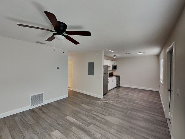 Photo - 536 Charles Ct