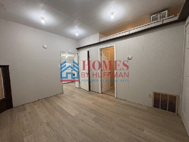 Photo - One Bedroom Apartment | West Side Location Unit B