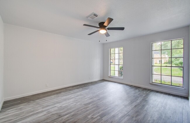 Photo - 534 Robert E Lee Dr