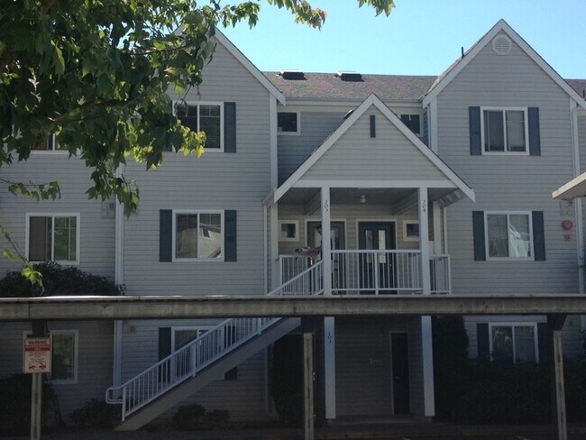 Photo - 3 Bedroom Town Home in Emerald Pointe