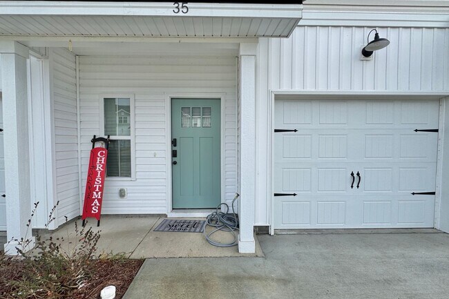 Photo - AVAILABLE JANUARY (Pet Friendly)