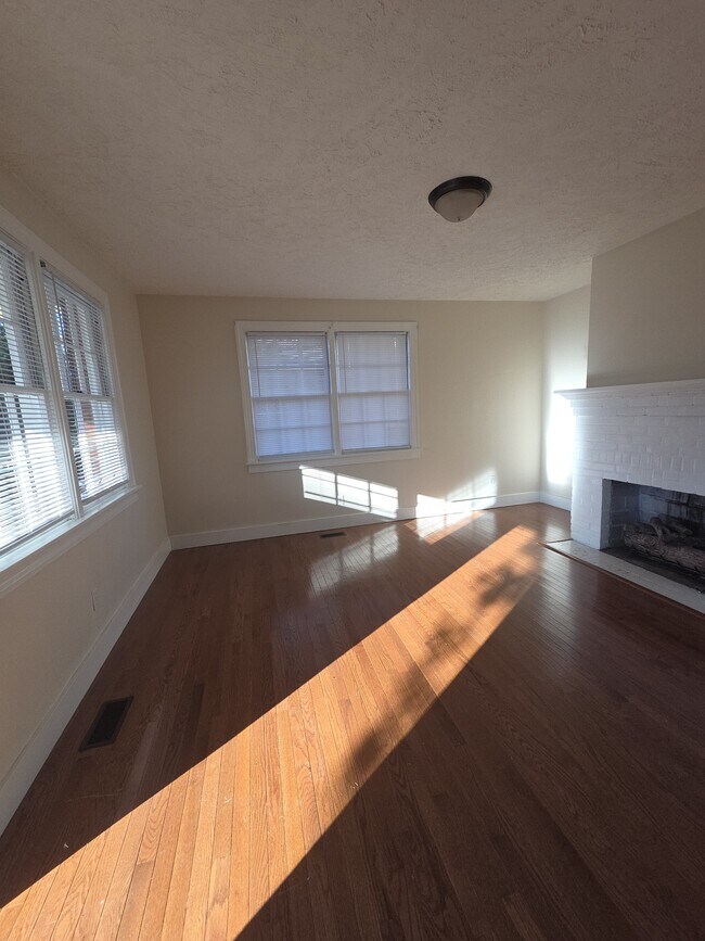 Photo - 1006 Holden St