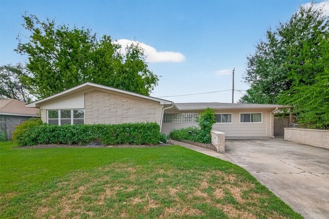 Building Photo - 5001 Libbey Dr Rental