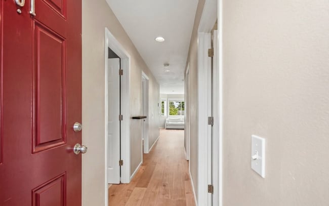 Photo - North Admiral 2BR Condo w/ Balcony & View! Won't Last Long!!