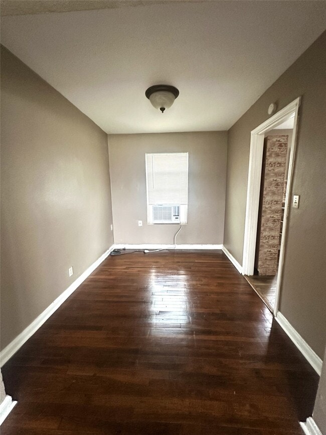 Photo - 11005 Muscatine St