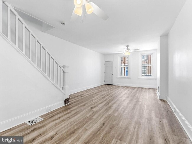 Photo - 1831 E Clementine St