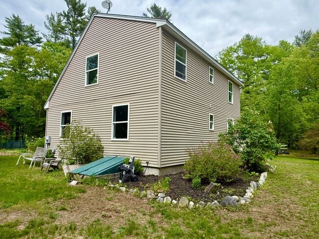Photo - Sunny & Spacious 4 bedroom home