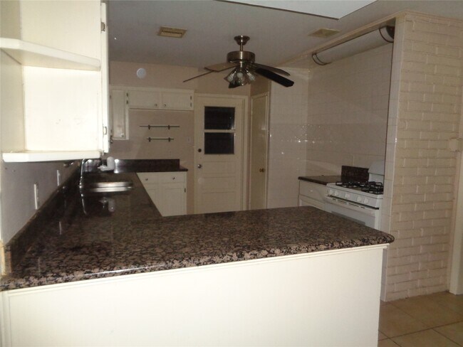 Photo - 11215 Mayfield Rd