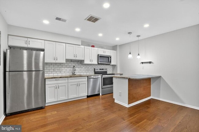 Building Photo - 306 W Wildey St Unit A