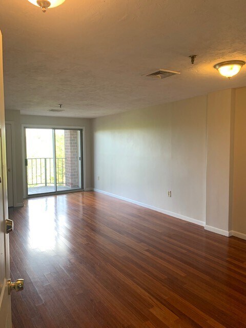 Living/dining room - 230 Willard St Condo Unit 508