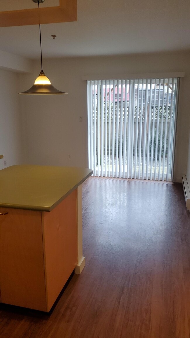 Photo - 238-238 Selby St