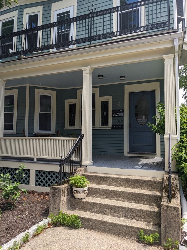 Building Photo - 72 Bay State Ave Unit 1R