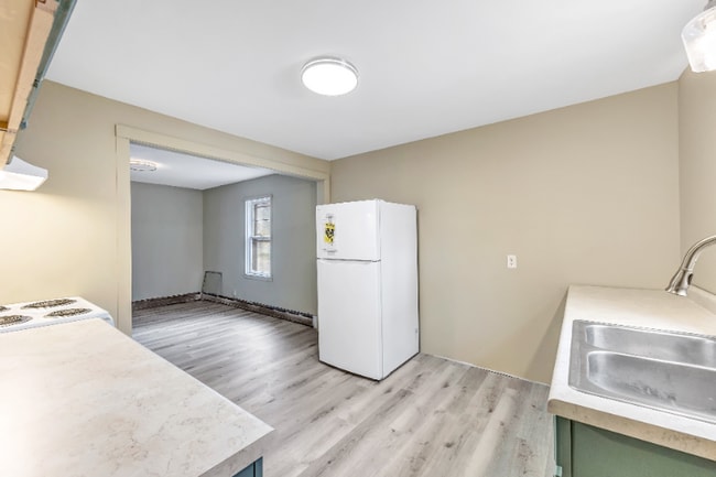 Photo - 105 N Metonga Ave