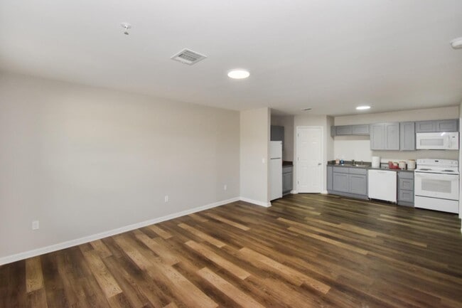 Photo - 7905 Gold Star