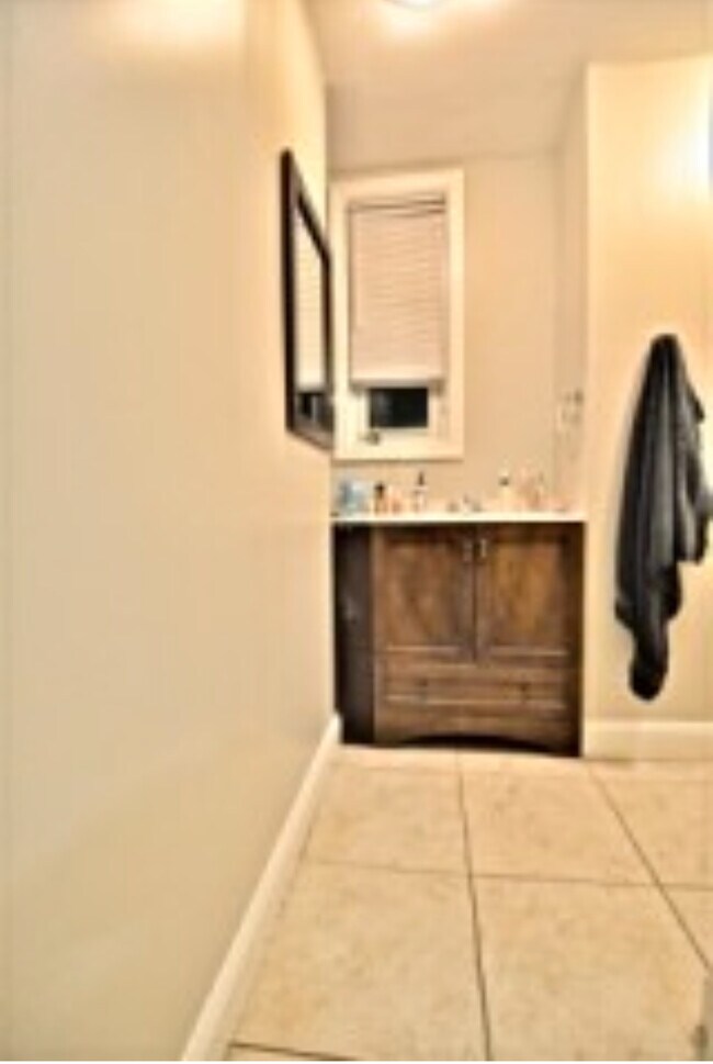 Photo - 201 Hillside St Unidad 2